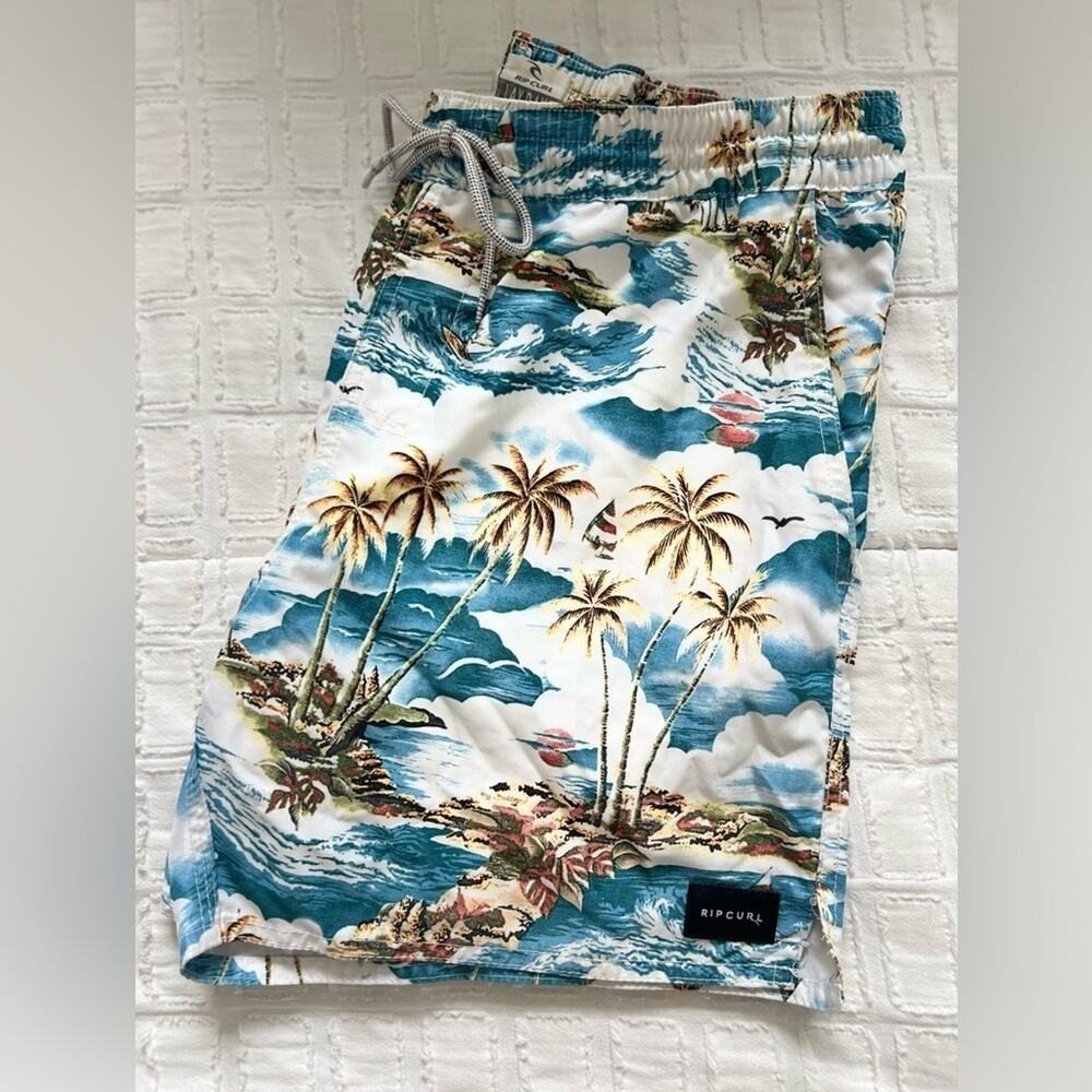 RIPCURL Lay Days Boardshorts 9” Inseam Side Pockets Palm Trees Themed Size M